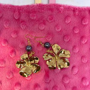 Hamilton Gold Polynesian-Heart Shaped Earrings with Freshwater Pearl